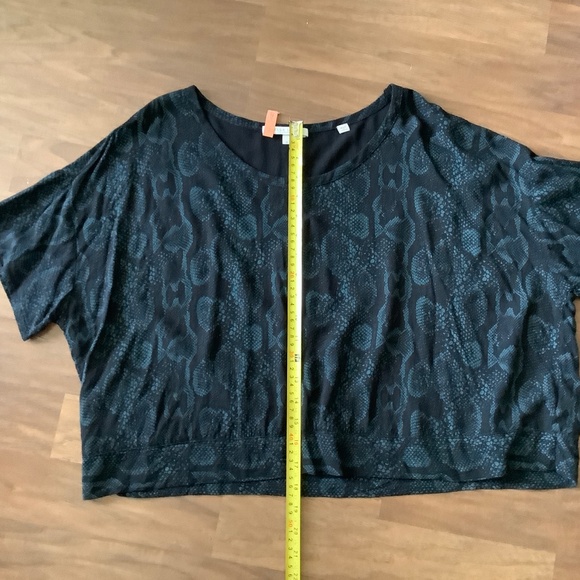 Bella Luxx Los Angeles short sleeves Tshirt blouse - Picture 8 of 8